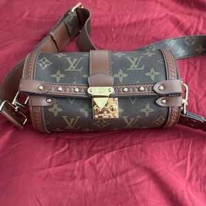 Louis Vuitton Brown Crossbody with Gold Hardware
Not sure if it’s real